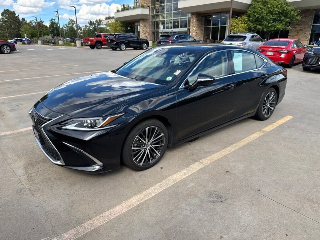2025 LEXUS ES