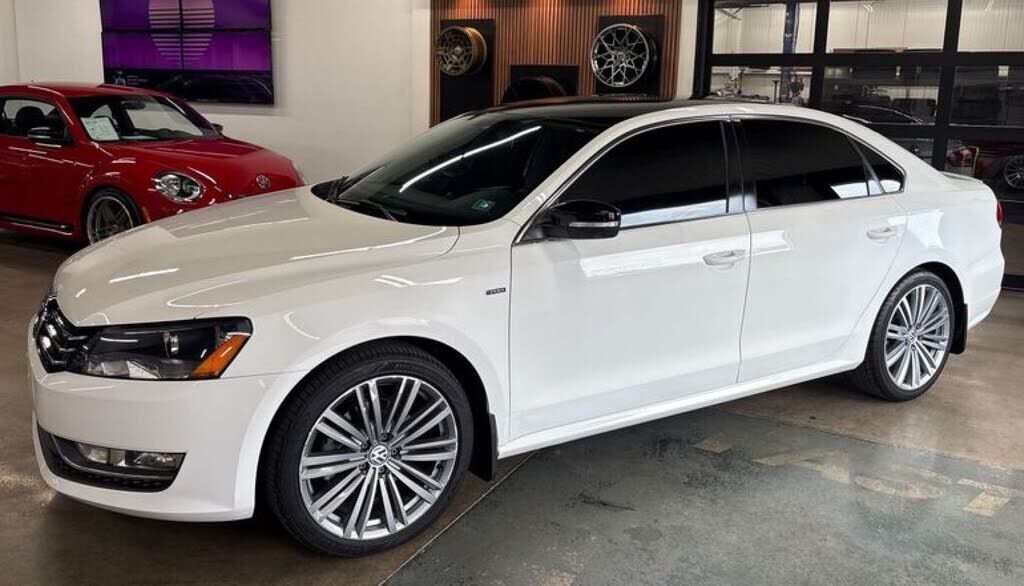 2015 VOLKSWAGEN Passat