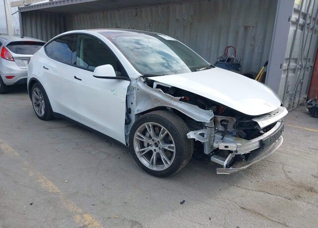 2024 TESLA Model Y