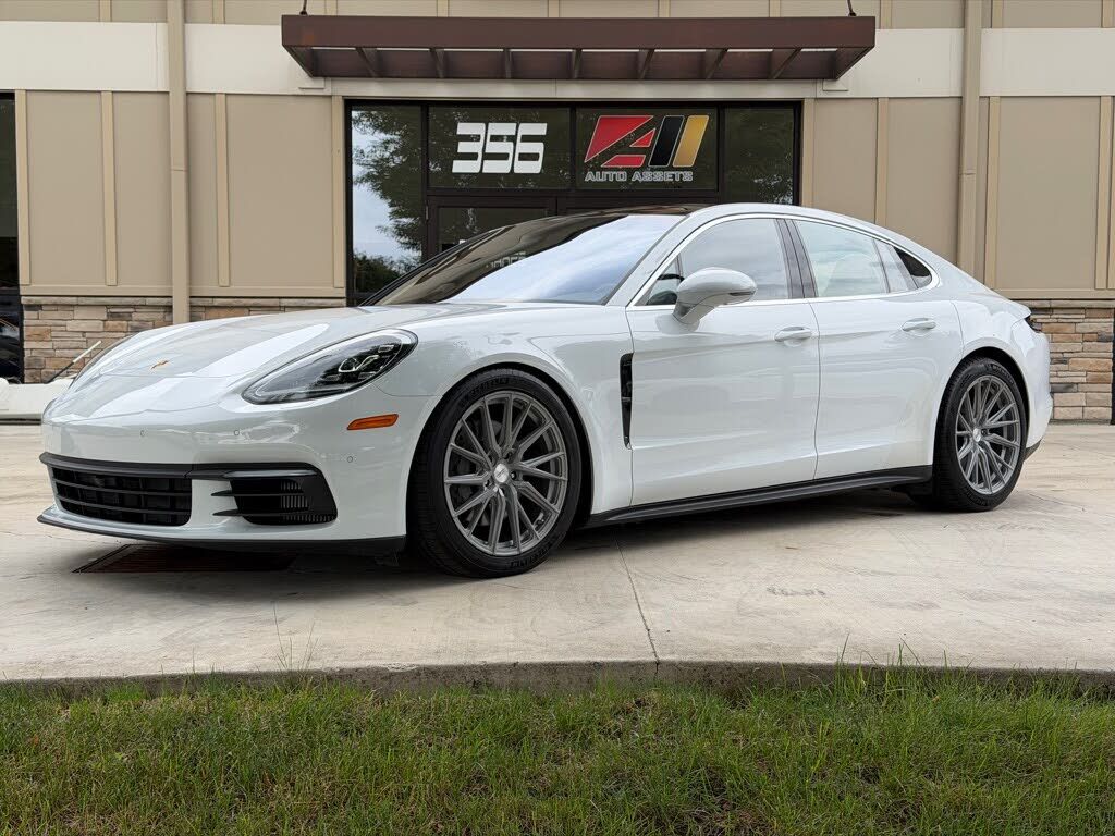 2017 PORSCHE Panamera