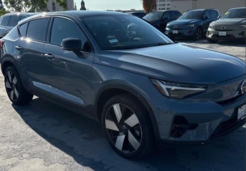 2023 VOLVO C40