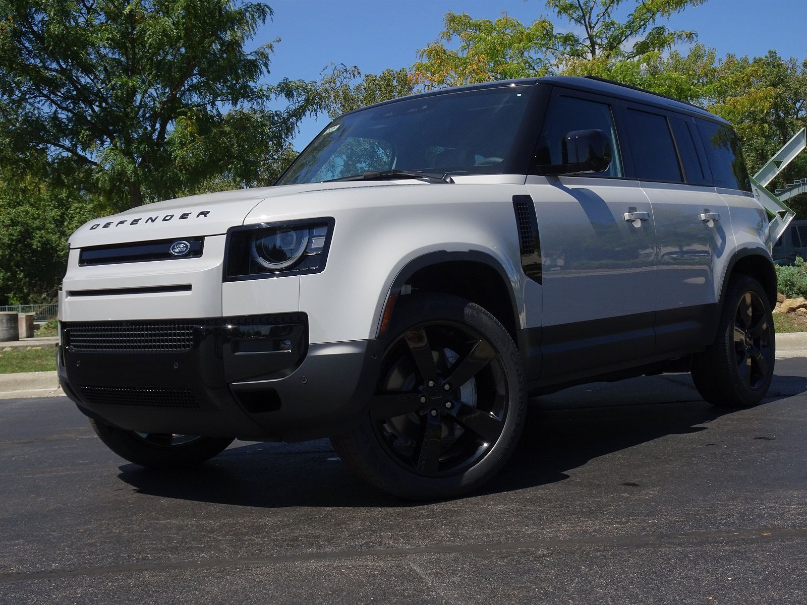 2026 LAND ROVER Defender