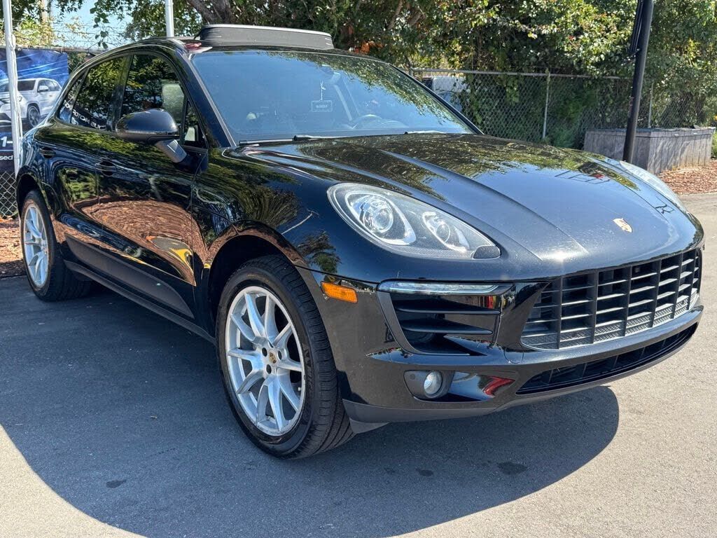 2017 PORSCHE Macan