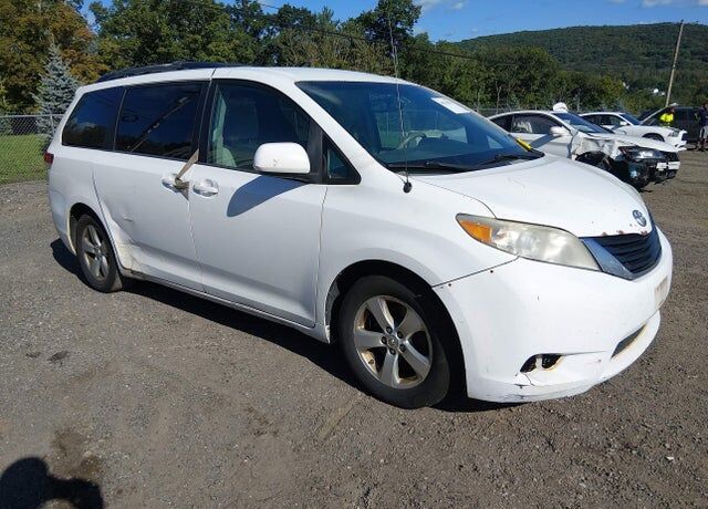2013 TOYOTA Sienna