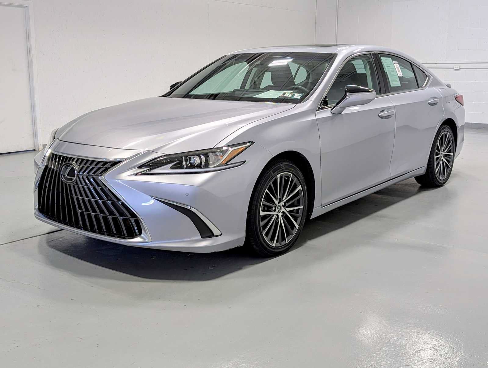 2023 LEXUS ES