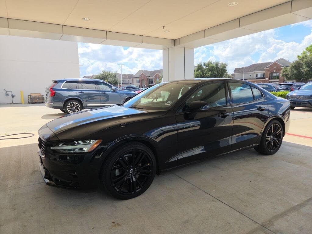2022 VOLVO S60