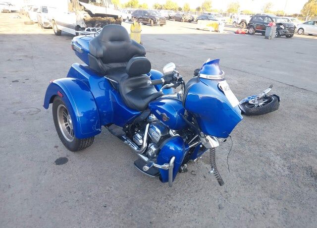 2024 HARLEY DAVIDSON FLHTCUTG / Tri Glide Ultra