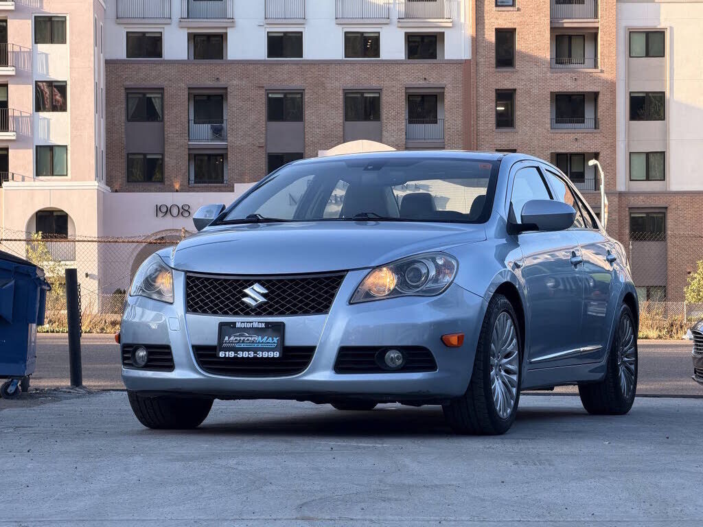 2010 SUZUKI Kizashi