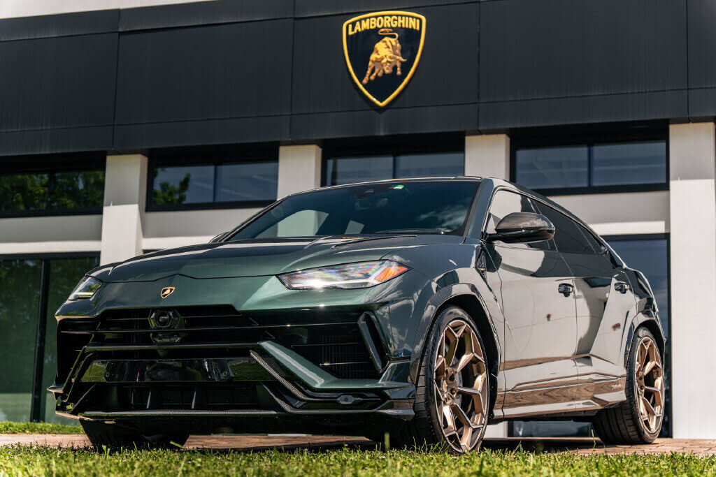 2024 LAMBORGHINI URUS