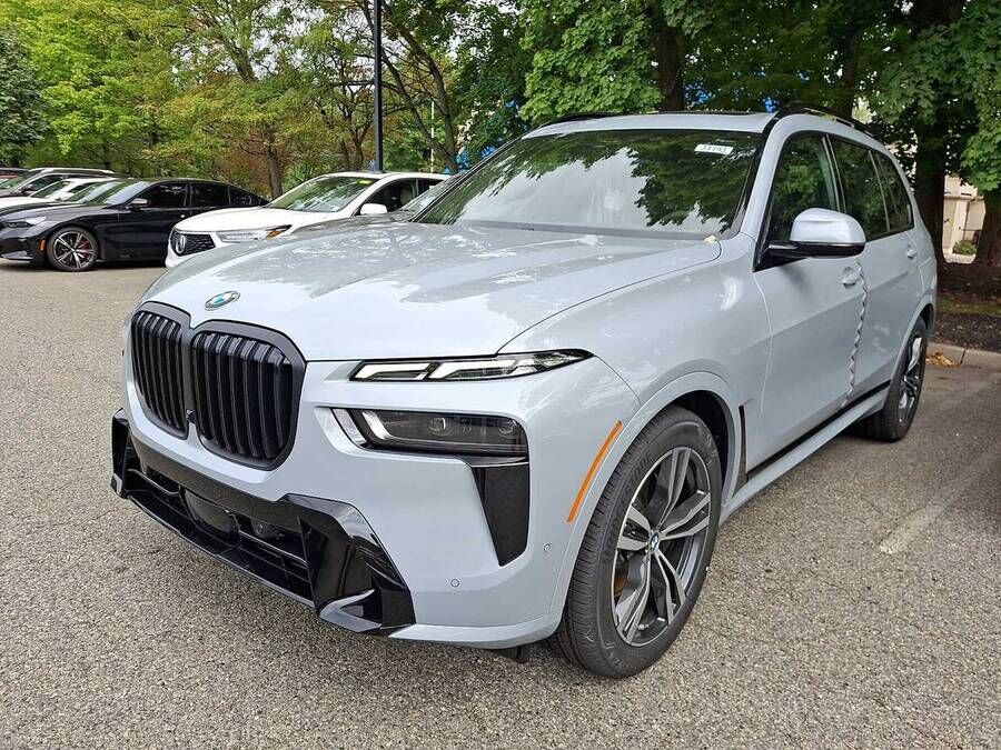 2027 BMW X7