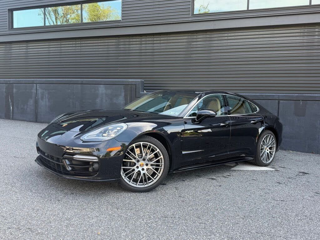 2023 PORSCHE Panamera