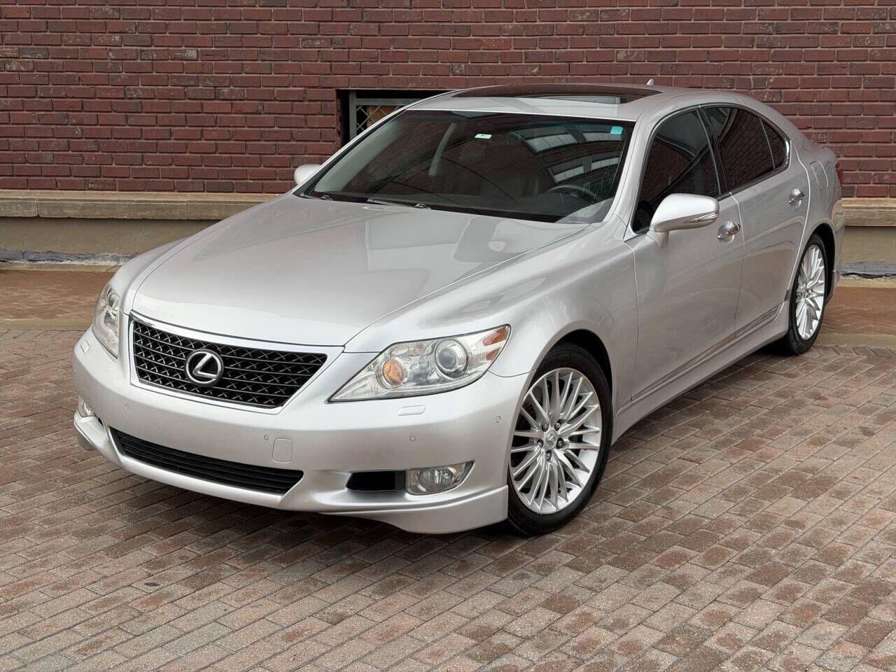 2010 LEXUS LS