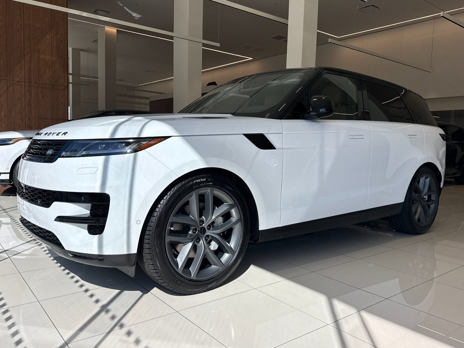 2026 LAND ROVER Range Rover Sport