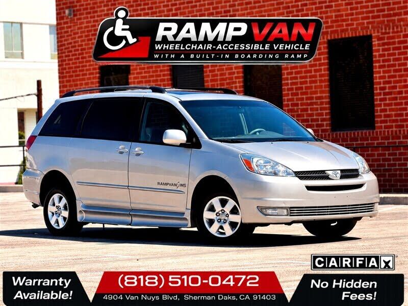 2004 TOYOTA Sienna