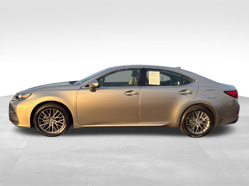 2018 LEXUS ES