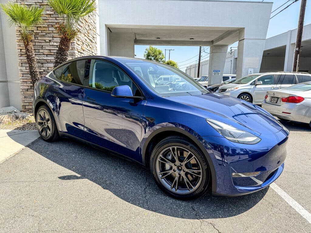 2024 TESLA Model Y