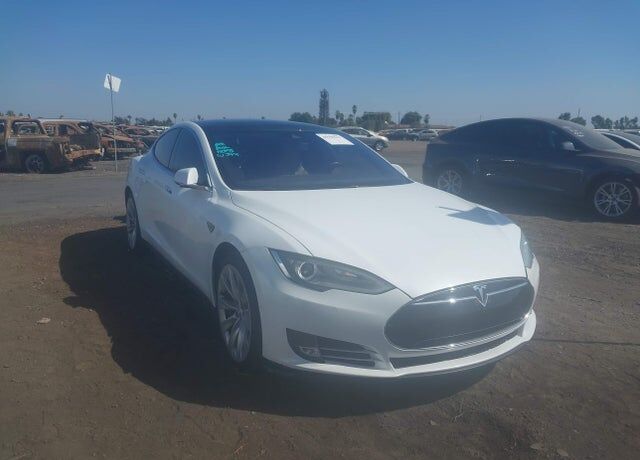 2015 TESLA Model S