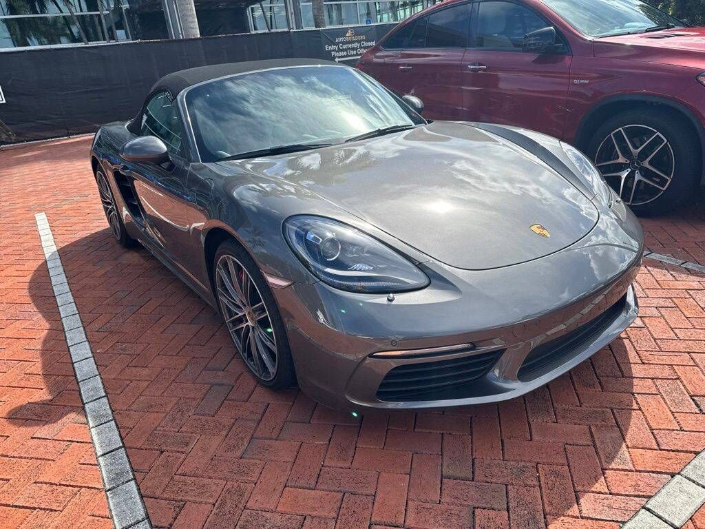 2025 PORSCHE 718