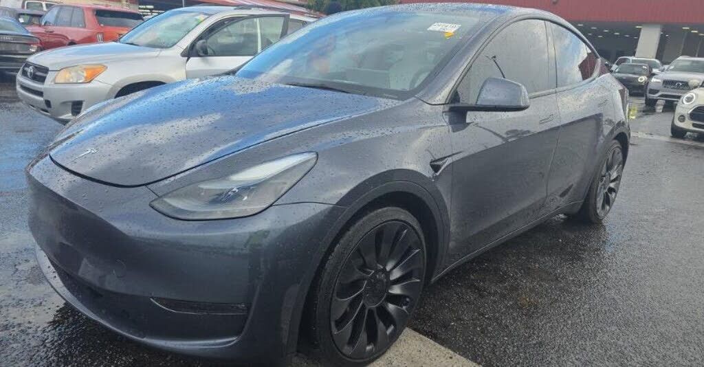 2023 TESLA Model Y