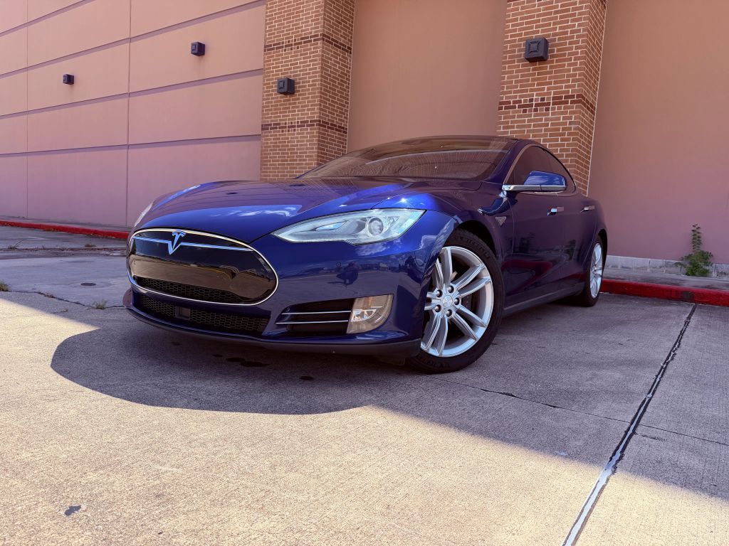 2015 TESLA Model S