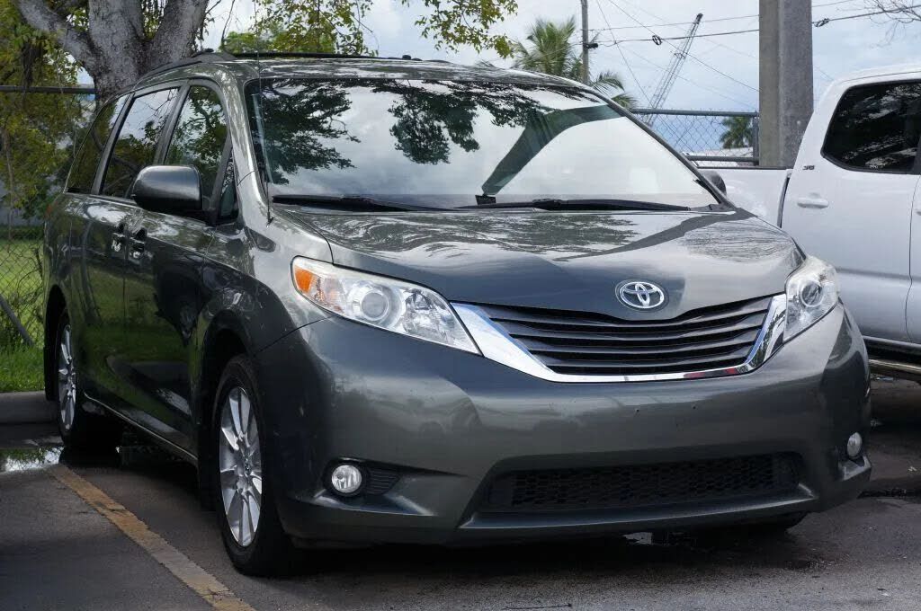 2014 TOYOTA Sienna
