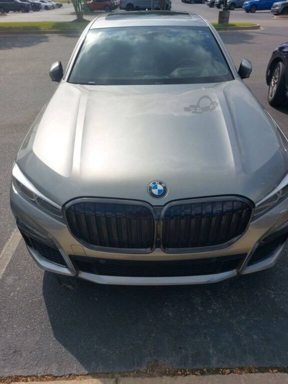 2022 BMW 740i