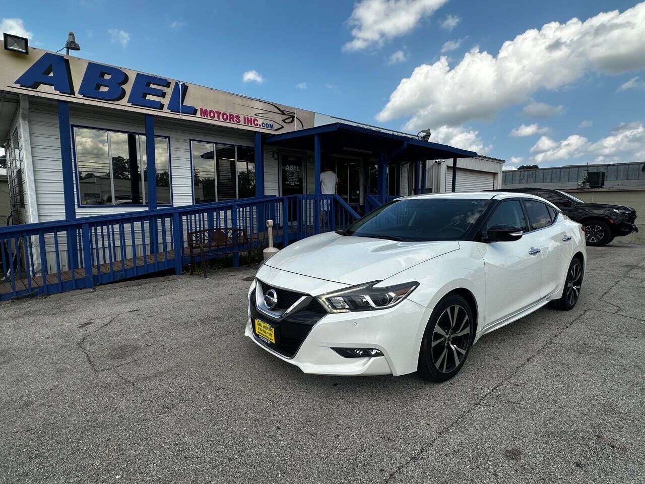 2017 NISSAN Maxima