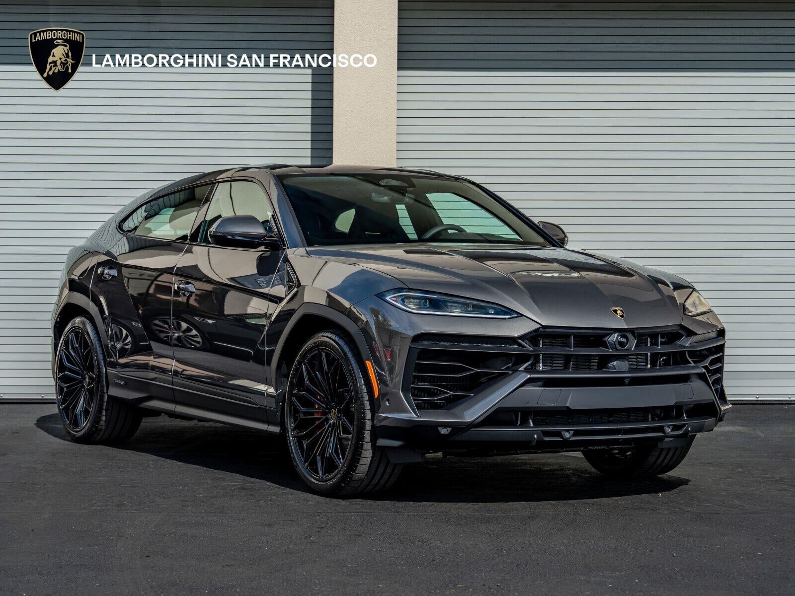 2026 LAMBORGHINI URUS