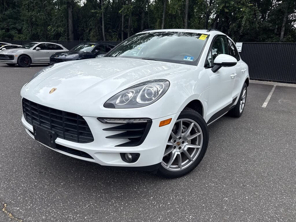 2016 PORSCHE Macan