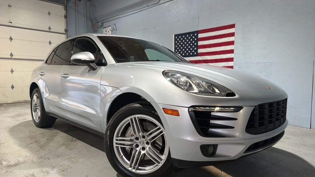 2016 PORSCHE Macan