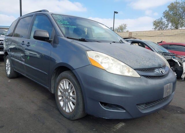 2010 TOYOTA Sienna