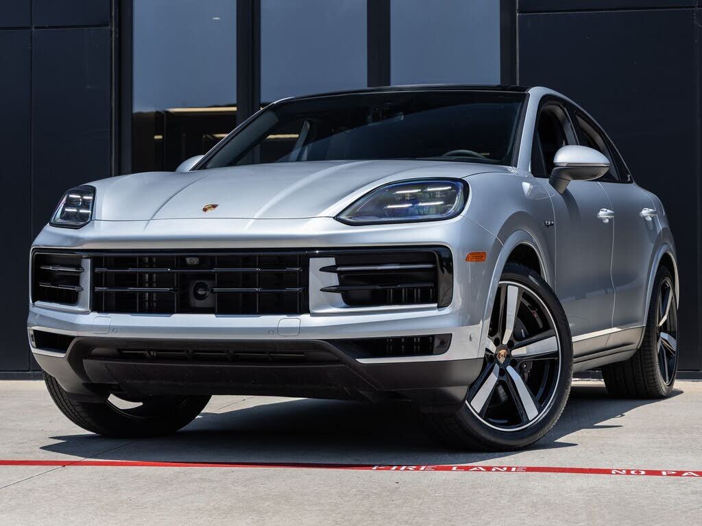 2025 PORSCHE Cayenne