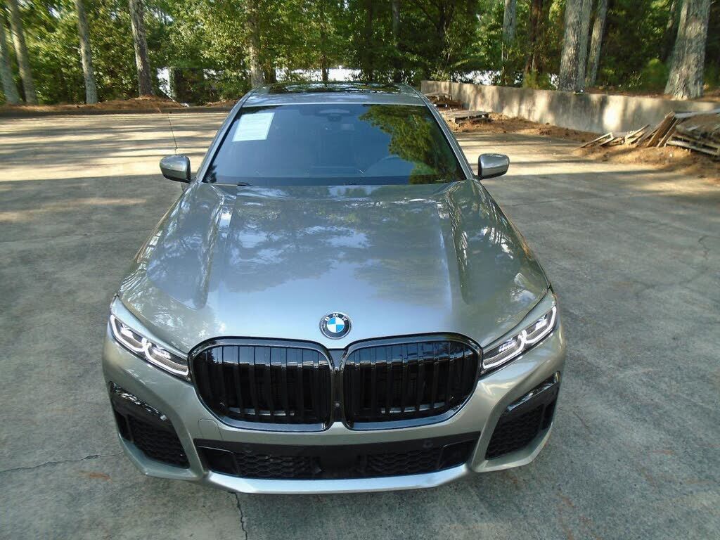 2022 BMW 740i