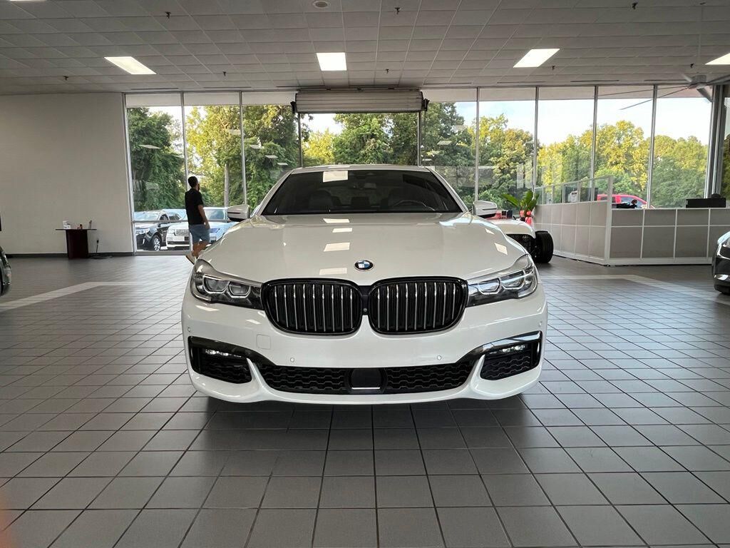 2019 BMW 740i