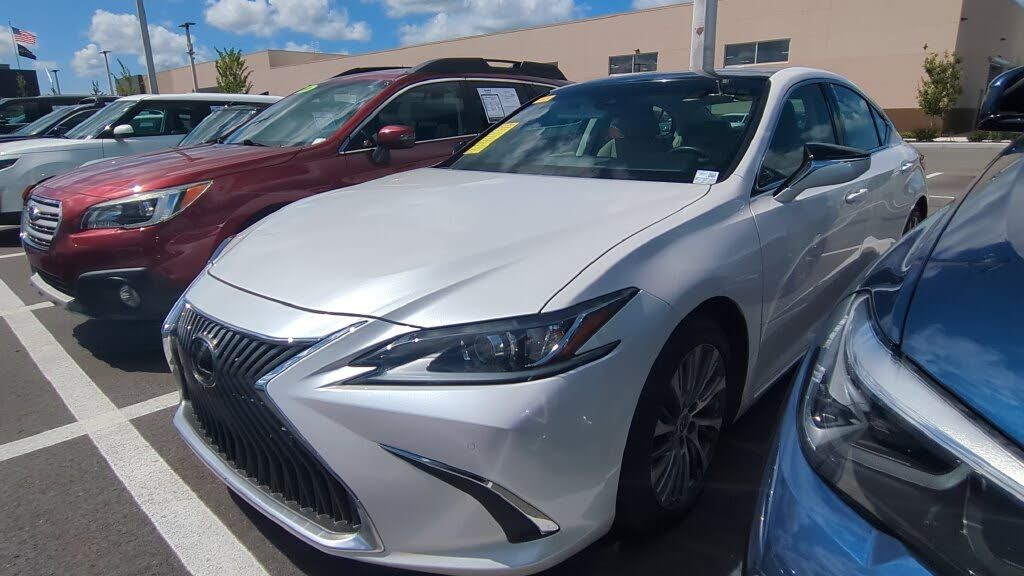 2020 LEXUS ES
