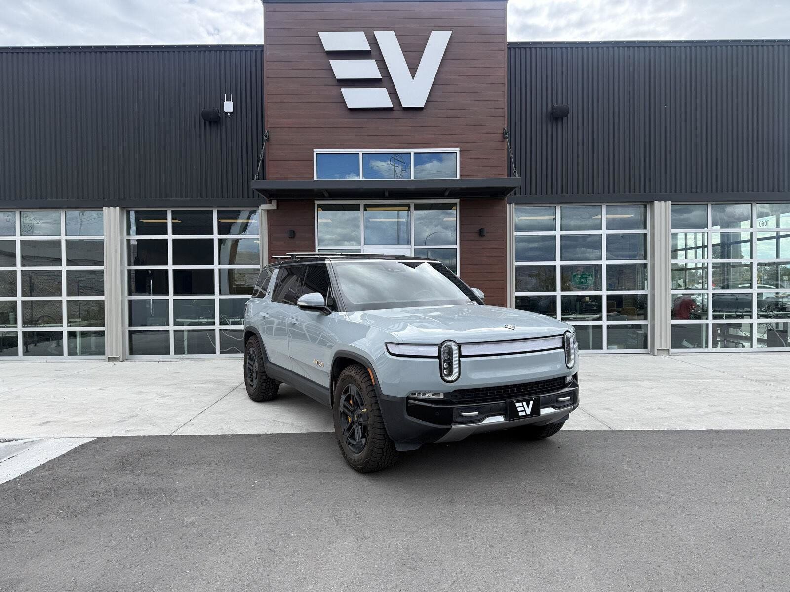 2023 RIVIAN R1S