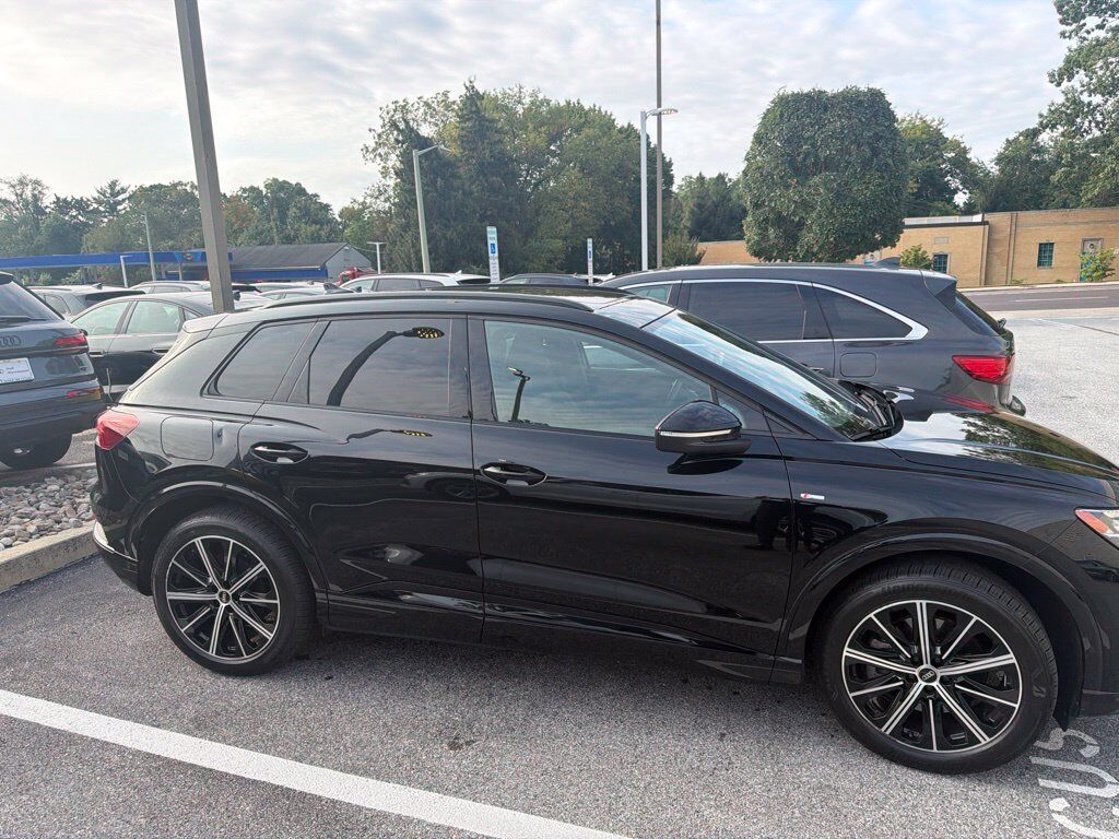 2022 AUDI Q4
