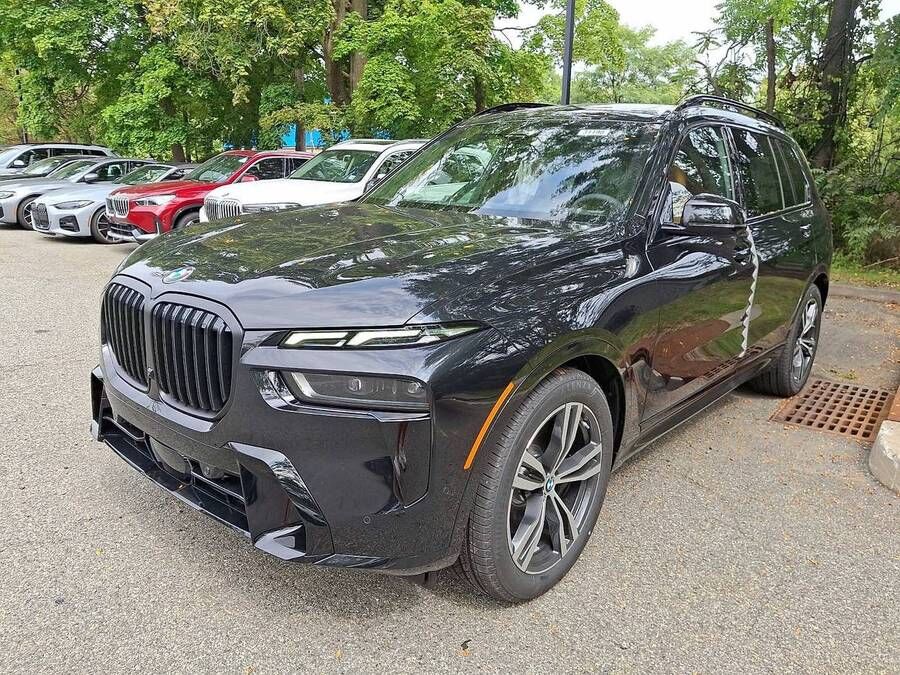 2027 BMW X7