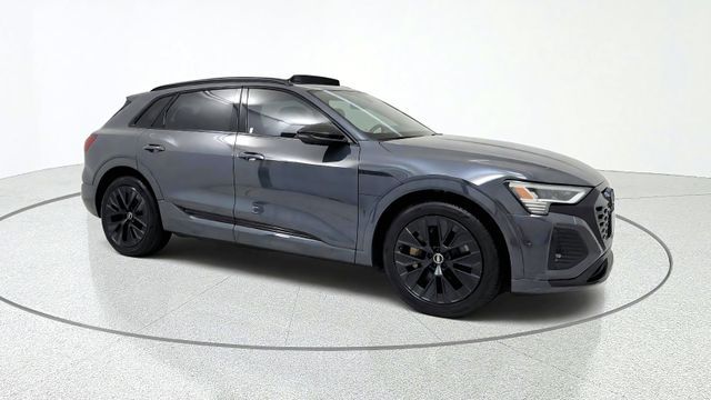 2024 AUDI Q8