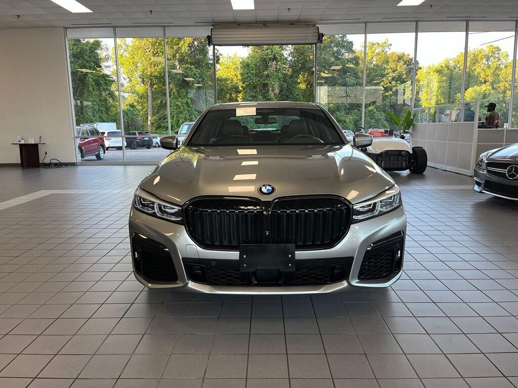 2021 BMW 750i