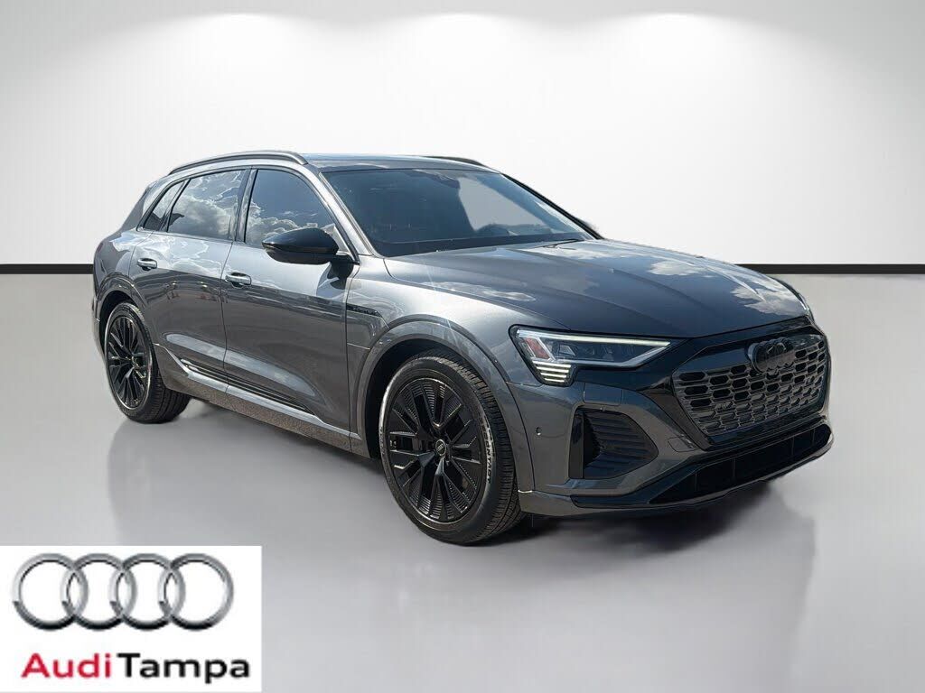 2024 AUDI Q8