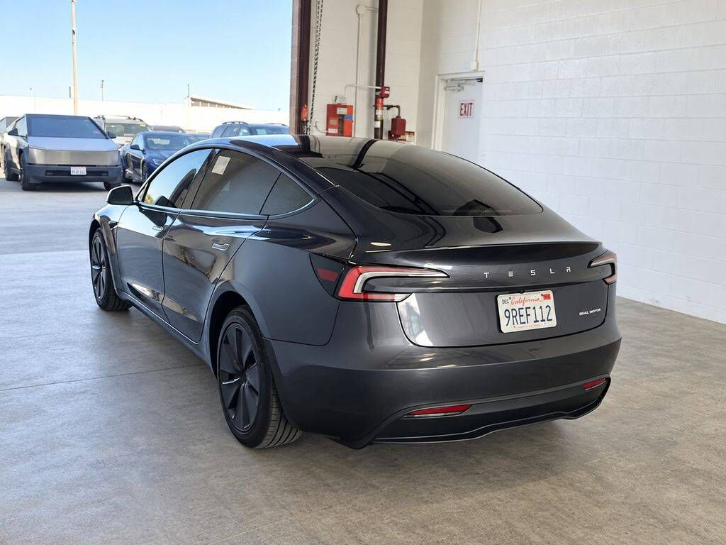 2025 TESLA Model 3