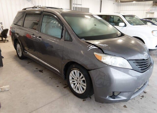 2015 TOYOTA Sienna