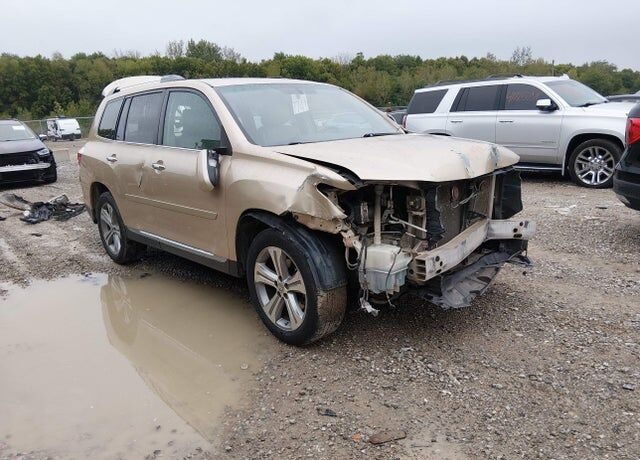 2011 TOYOTA Highlander