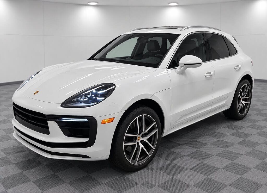 2025 PORSCHE Macan