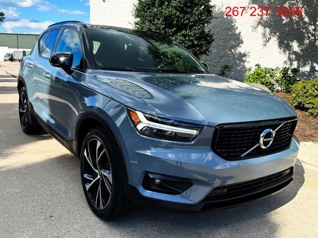2021 VOLVO XC40