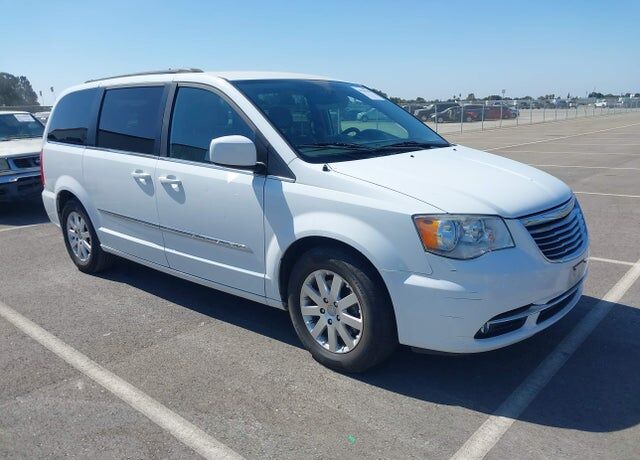 2016 CHRYSLER Town and Country