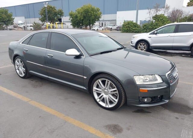 2007 AUDI S8