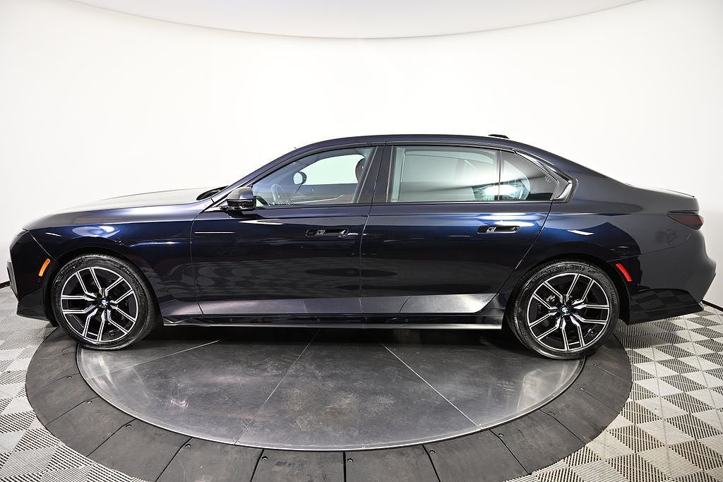 2024 BMW 740i