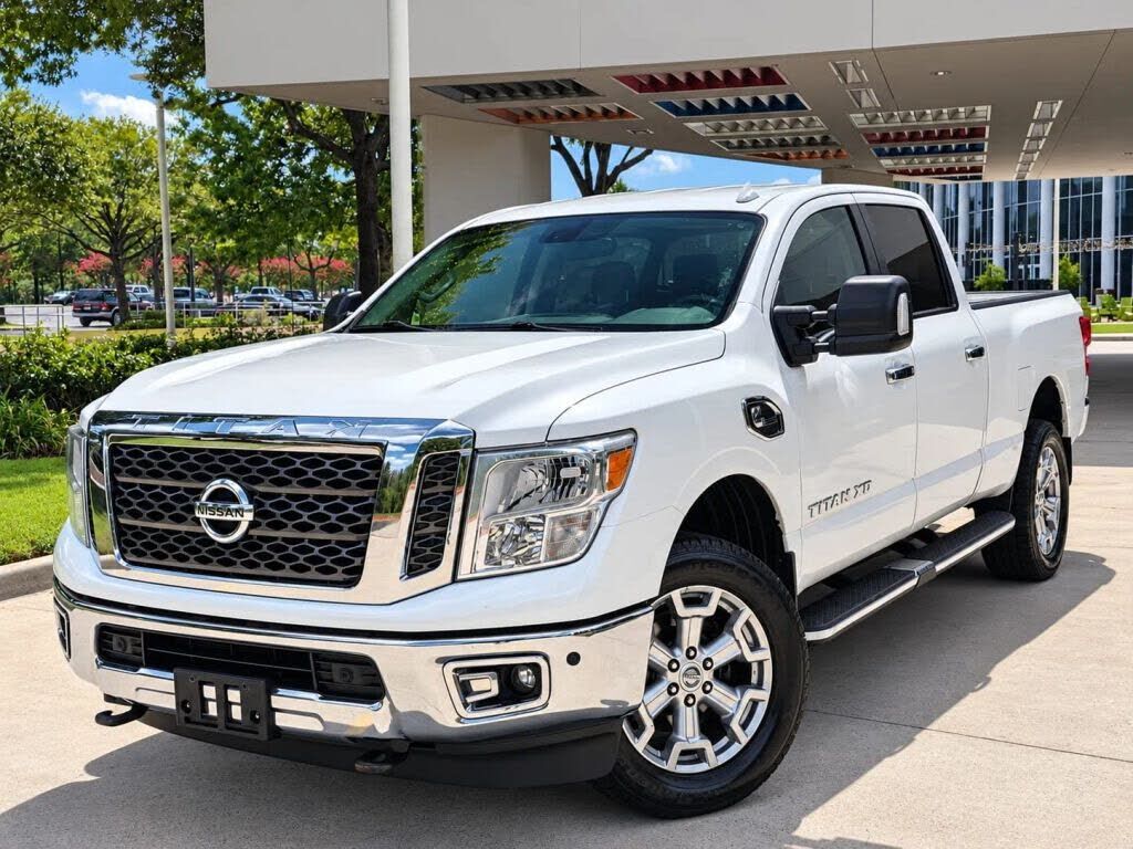 2017 NISSAN Titan